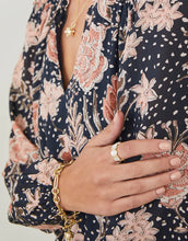 Load image into Gallery viewer, Maera Band Ring Mother-of-Pearl

