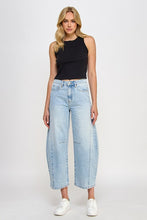 Load image into Gallery viewer, Emmy Barrel Jeans
