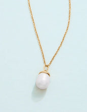 Load image into Gallery viewer, Bluffon Pearl Necklace 18"
